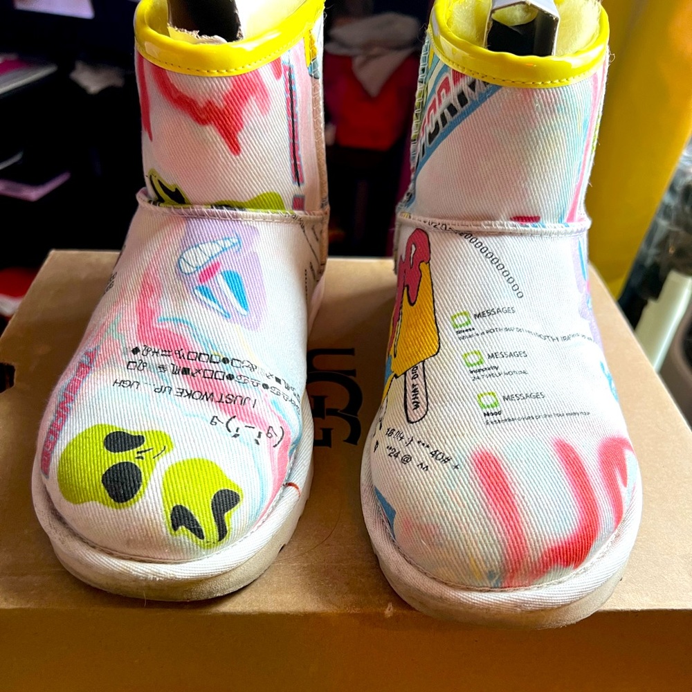 Uggs color boots